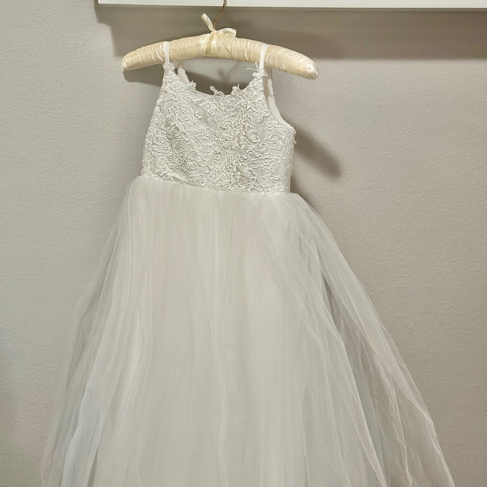 Girls size 6/7 white flower girl dress